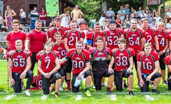 Stärke gezeigt – und wie: Bereits einen Spieltag vor Schluss hat sich die U19 der Burghausen Crusaders den Titel in der American Football Verbandsliga Ost gesichert. −Foto: Crusaders